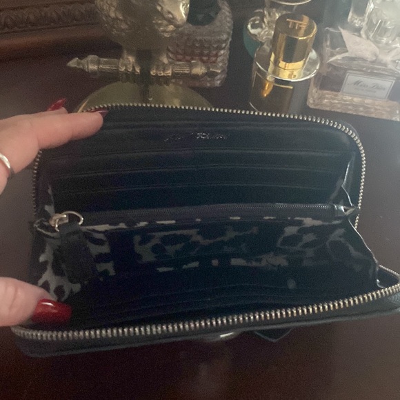 Vintage rare Betsey Johnson skull bow stud wallet - Picture 4 of 4